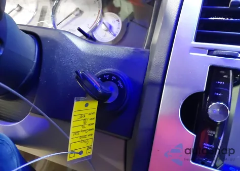 2005 Chrysler 300C z USA, uszkodzony, nr VIN 2C3JA63H15H615492